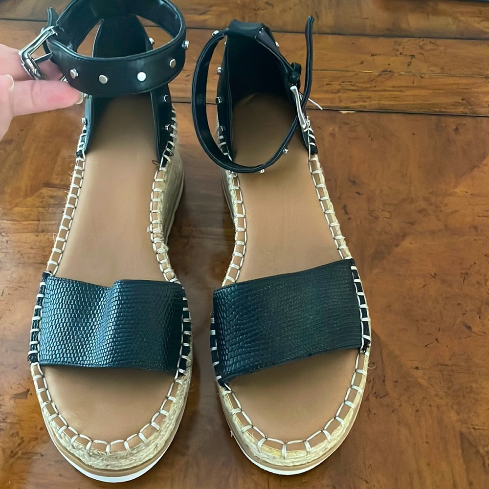 Black Universal Thread Wedge Heels